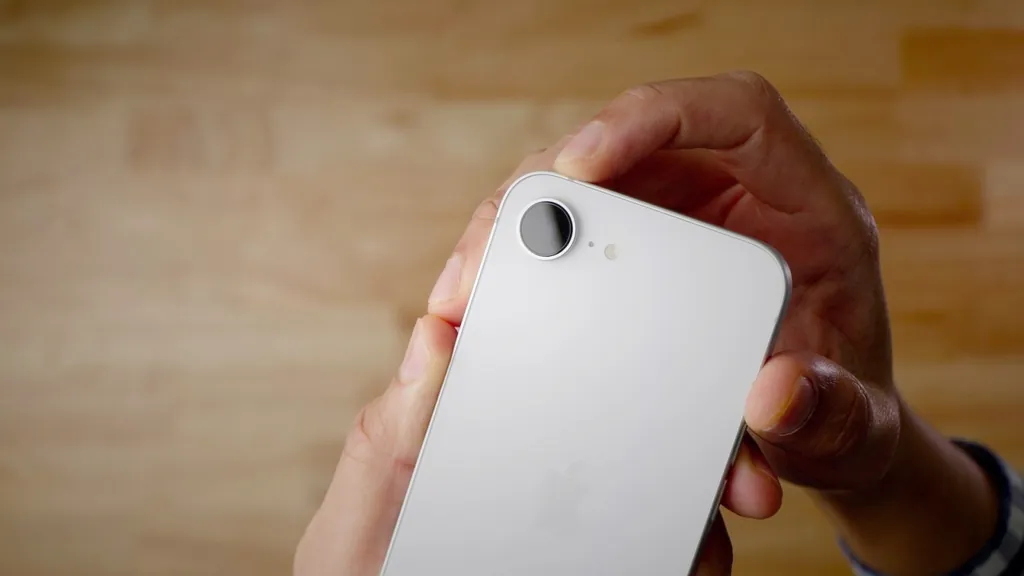 iPhone 16eのカメラはどれくらい優れているのか？c
